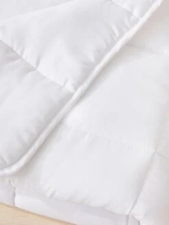 Couette Légère Spécial été Entretien Facile Blanc - Vertbaudet -Magasin De Produits Tendance Pour Bébés couette legere special ete entretien facile 2