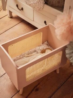 Lit Poupon En Bois FSC® Et Cannage POÉSIE Multicolore - Vertbaudet -Magasin De Produits Tendance Pour Bébés lit poupon en bois fsc et cannage poesie 2