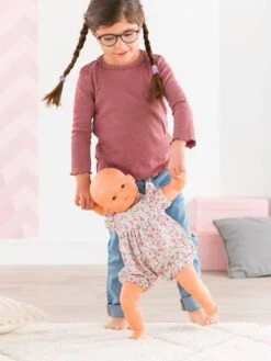 Poupée Bébé Chéri Jardin En Fleurs - COROLLE Rose Jardin - Corolle -Magasin De Produits Tendance Pour Bébés poupee bebe cheri jardin en fleurs corolle 2