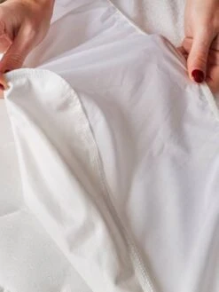 Protège Matelas Imperméable éponge Anti-acariens Bi Ome 60x120 Cm P'TIT LIT Blanc - P'tit Lit -Magasin De Produits Tendance Pour Bébés protege matelas impermeable eponge anti acariens bi ome 60x120 cm ptit lit 2